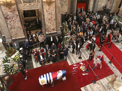 Attendees of the funeral of José Mujica say goodbye to the former president in the Legislative Palace of Montevideo.