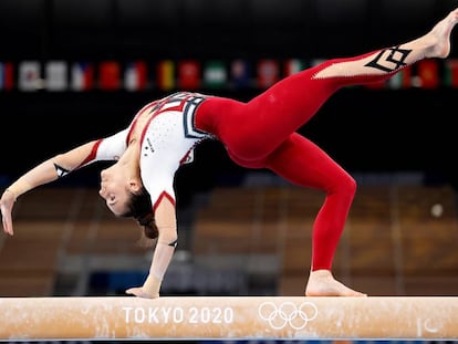 La gimnasta alemana Pauline Schäfer-Betz durante los Juegos Olímpicos de Tokio 2020. 