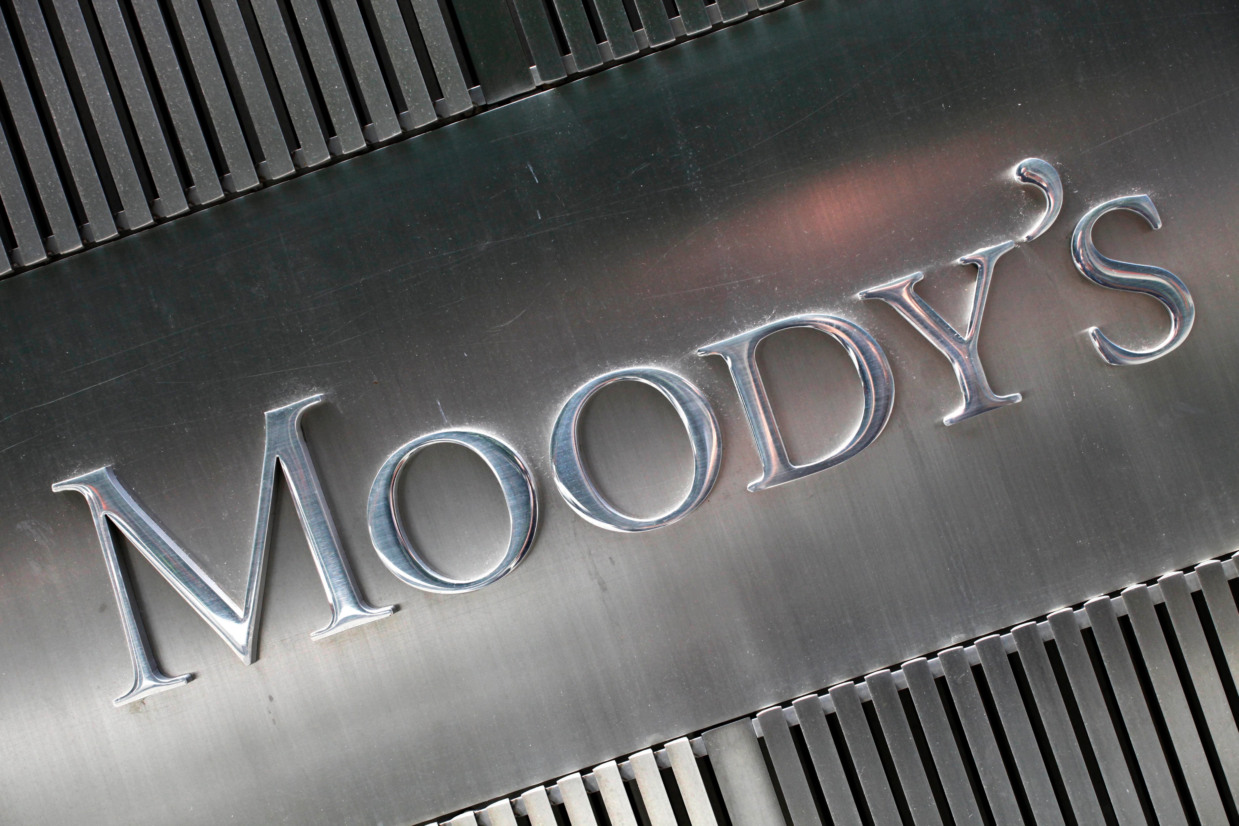 Moody’s rebaja la calificación de la deuda de México al borde del grado de inversión
