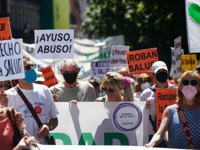 Vista de la manifestación de La Mesa en Defensa de la Sanidad Pública de Madrid, convocada el 10 de julio por la Marea Blanca
