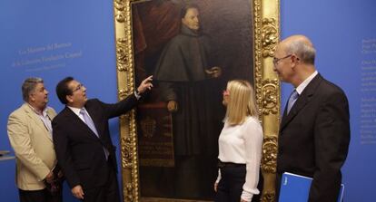 Sol&iacute;s y Pulido (izquierda), durante la inauguraci&oacute;n de la muestra.