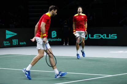 Granollers y Carreño, durante el partido de dobles de este viernes en el Madrid Arena.