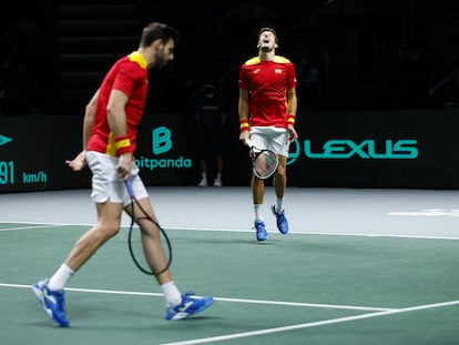 Granollers y Carreño, durante el partido de dobles de este viernes en el Madrid Arena.