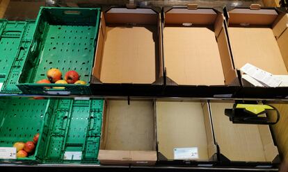 Imagen de cajas vacías en un supermercado en Dortmund, en el oeste de Alemania, este lunes.