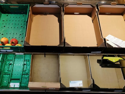 Imagen de cajas vacías en un supermercado en Dortmund, en el oeste de Alemania, este lunes.