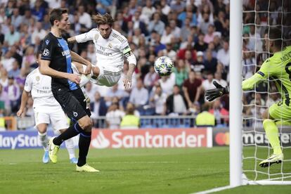 Sergio Ramos marca el primer gol del Real Madrid.
