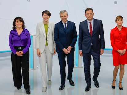 Los candidatos a la presidencia de la Xunta, en el debate electoral del día 5 en TVG. De izquierda a derecha, Isabel Faraldo (Podemos), Ana Pontón (BNG), Alfonso Rueda (PP), José Ramón Gómez Besteiro (PSdeG) y Marta Lois (Sumar).