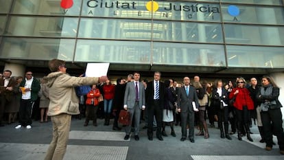 Jueces protestan a las puertas de la Ciudad de la Justicia de Valencia, durante la huelga de 2009.