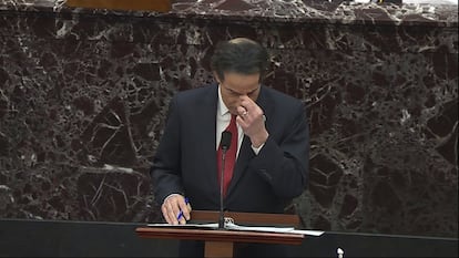 El senador Jamie Raskin, entre lágrimas, durante el discurso que ofreció en la primera sesión del 'impeachment' a Donald Trump.