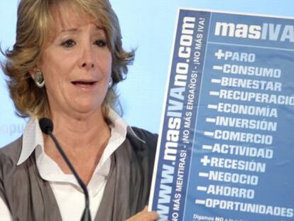 Esperanza Aguirre presenta la campa&ntilde;a &quot;No m&aacute;s IVA&quot; contra la subida del impuesto en julio de 2010. 