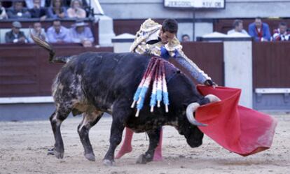 José Manzanares, con el quinto astado de la tarde.