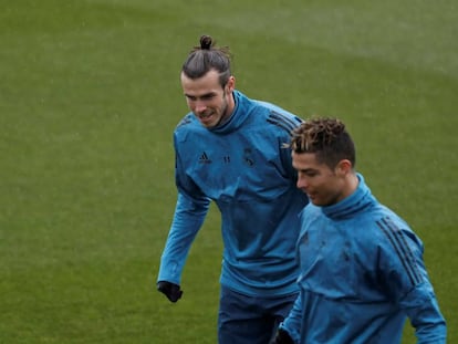 Bale y Cristiano, durante la práctica del Madrid.