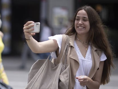 La mascarilla dejará de ser obligatoria en exteriores, pero habrá que llevarla en el bolsillo