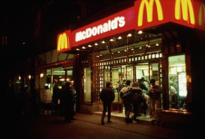 Un McDonald's en Budapest en 1989.