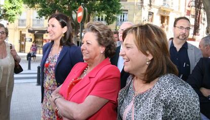 La consejera y portavoz María José Catalá, la alcaldesa Rita Barberá, y la consejera Isabel Bonig.