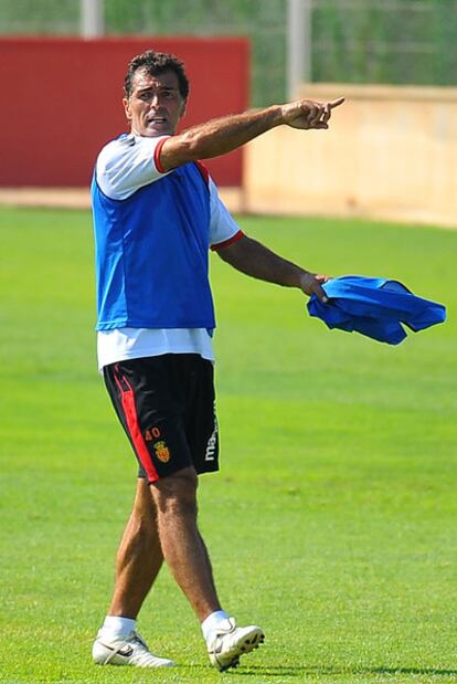 Miguel Ángel Nadal, en un entrenamiento del Mallorca.