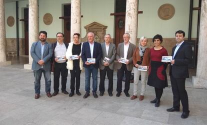 Los participantes en la presentación del estudio, este lunes en la Nau.