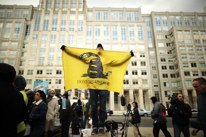 Manifestaci&oacute;n frente a la sede de la Federal Communication Commission en Washington el pasado 14 de diciembre,