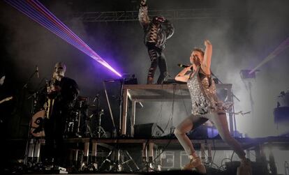El duo noruego Röyk Sopp y la cantante sueca Robyn, en la primera noche del Sónar.