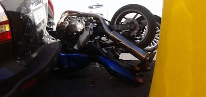 Estado en el que quedó la moto tras el accidente en la calle de Ponzano.