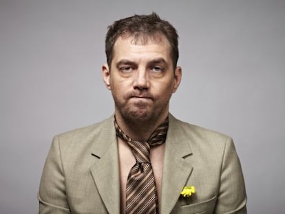 Este sujeto se creyó alguna leyenda sobre cómo beber sin emborracharse. La resaca ahora es del diez.