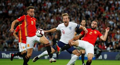 Harry Kane con Saul Niguez y Dani Carvajal.