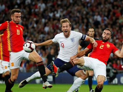 Harry Kane con Saul Niguez y Dani Carvajal.