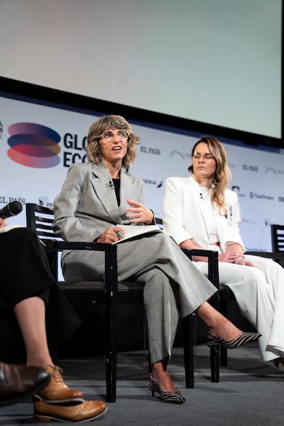 Teresa Parejo, directora de Sostenibilidad de Iberia, que describe la visión en esta materia de una gran aerolínea como es Iberia. "Es un acercamiento holístico", explica, "es el balance de desarrollo económico, sin hacerle daño al medio ambiente y promoviendo un impacto social".