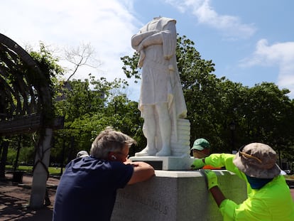 Estatua de Colón decapitada en Boston.