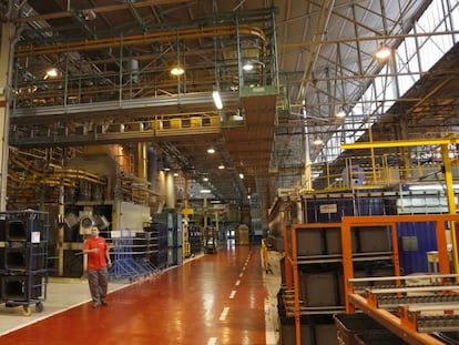 Vista del interior de la fábrica de Edesa Industrial en Mondragón (Gipuzkoa).