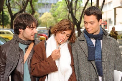 Biel Duran, Adriana Ugarte and Nilo Mur are all in a relationship in the 2008 movie '3some.'