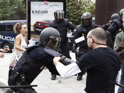 Desalojo de un instituto en Tarragona el 1 de octubre.