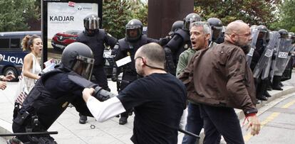 Desalojo de un instituto en Tarragona el 1 de octubre.