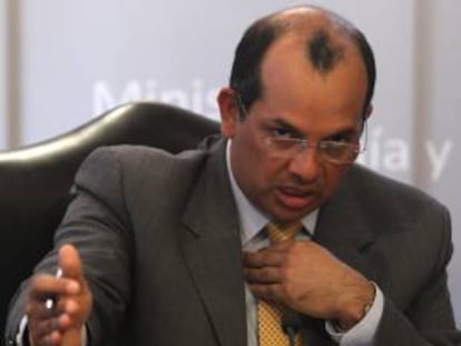 En la imagen, el ministro peruano de Economía, Luis Miguel Castilla. EFE/Archivo