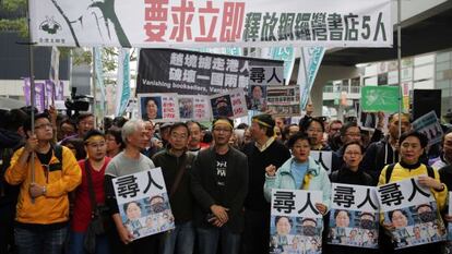 Protesta este domingo en Hong Kong por la desaparici&oacute;n de libreros.