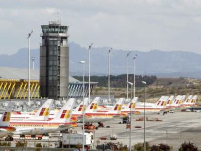 Aviones de Iberia en tierra en el aeropuerto de Barajas.