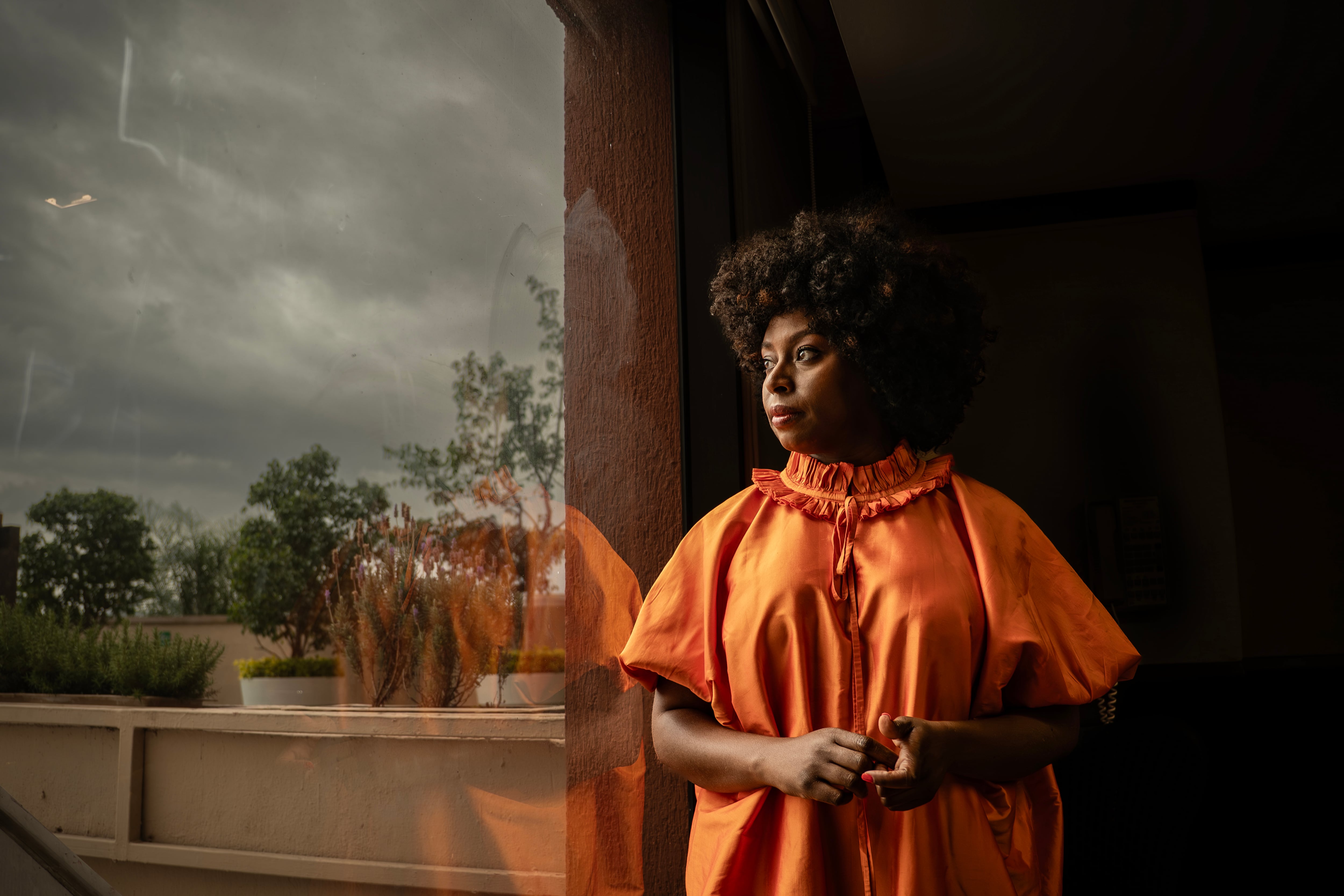 Chimamanda Ngozi Adichie, durante una entrevista para EL PAÍS realizada en Guadalajara (México) el pasado 6 de diciembre.