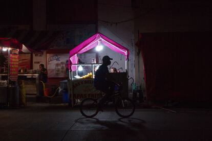 Puesto de papas fritas donde trabajaba Roxana Ruiz, en Nezahualcóyotl.