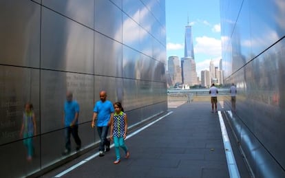 'Empty Sky', monumento a las víctimas del 11-S en la localidad de Hoboken (Nueva Jersey), en la orilla oeste del río Hudson.