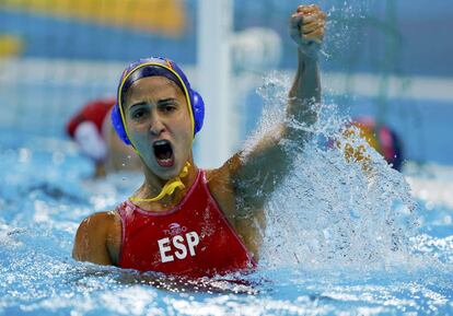 Pilar Pe&ntilde;a celebra un gol