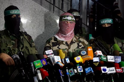 El portavoz de Hamás, Abu Obeida, en una conferencia de prensa en marzo de 2010 en Ciudad de Gaza.