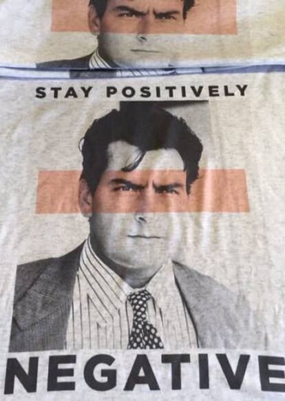 Camiseta de Charlie Sheen.