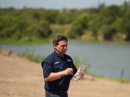 El aspirante republicano a la Casa Blanca Ron DeSantis, en Eagle Pass, Texas