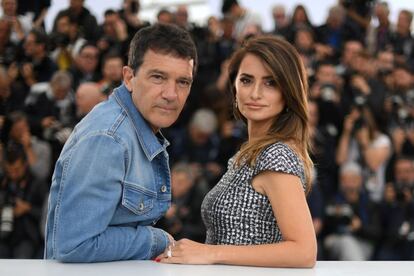 Antonio Banderas y Penélope Cruz, en el photocall de 'Dolor y Gloria', en Cannes.