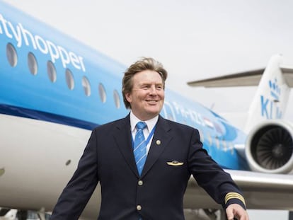 O rei Willem da Holanda com o uniforme da KLM.