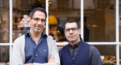 Yotam Ottolenghi, cocinero y escritor israelí, y, a la derecha, su socio palestino Sami Tamimi.