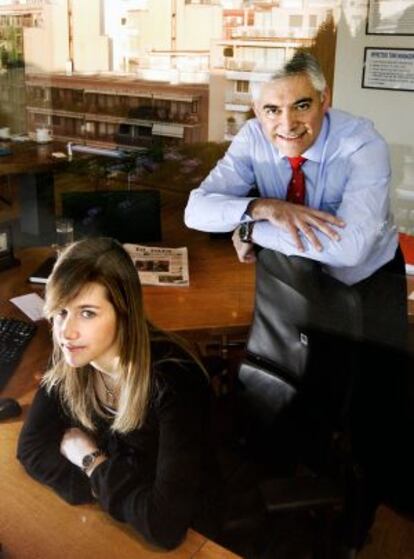 Cesar Bardají, consejero delegado de Gallina Blanca, junto a Marina Armengol, una d elas ganadoras del concurso en 2009