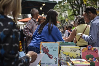 Ambiente en la Diada de Sant Jordi de Girona.