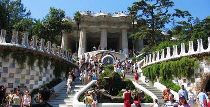 Turistas en el Parque Güell, en Barcelona. Cataluña fue la comunidad con más visitantes en 2019.
