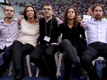 Desde la izquierda: Luis Alegre, Carolina Bescansa, Juan Carlos Monedero, Tania González, Pablo Iglesias e Íñigo Errejón, en el primer congreso de Podemos.